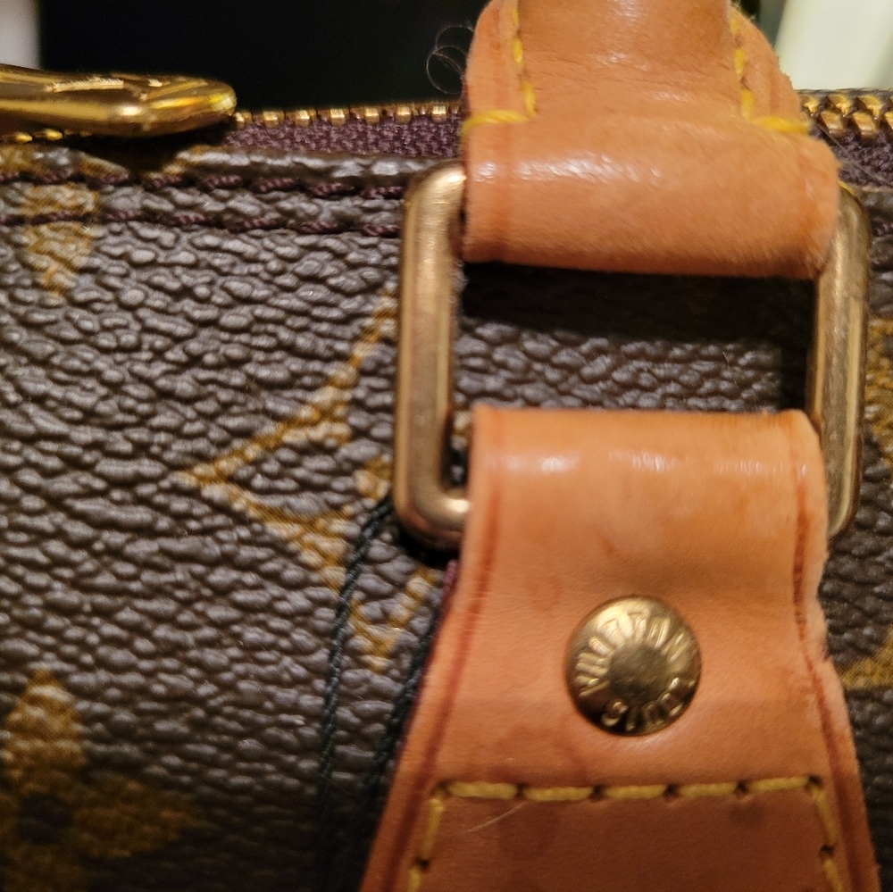 LOUIS VUITTON Monogram Alma Handbag! - Picture 11 of 13